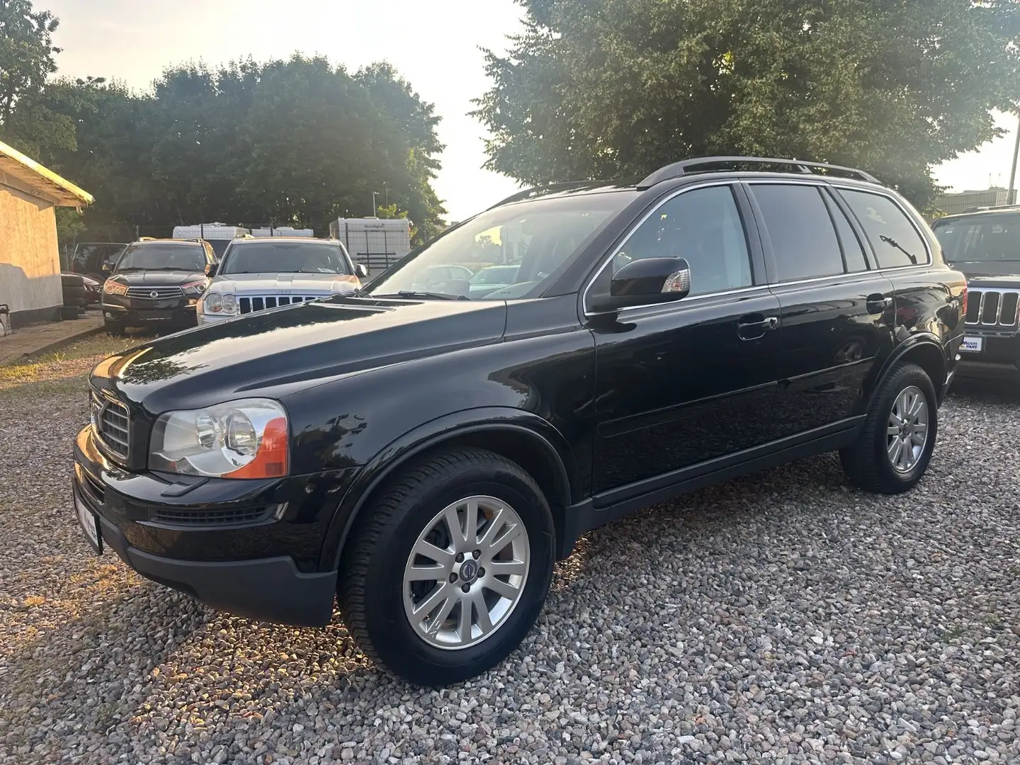 Volvo XC90 D5 Momentum 7-Sitzer AUTOMATIK Nero - 2