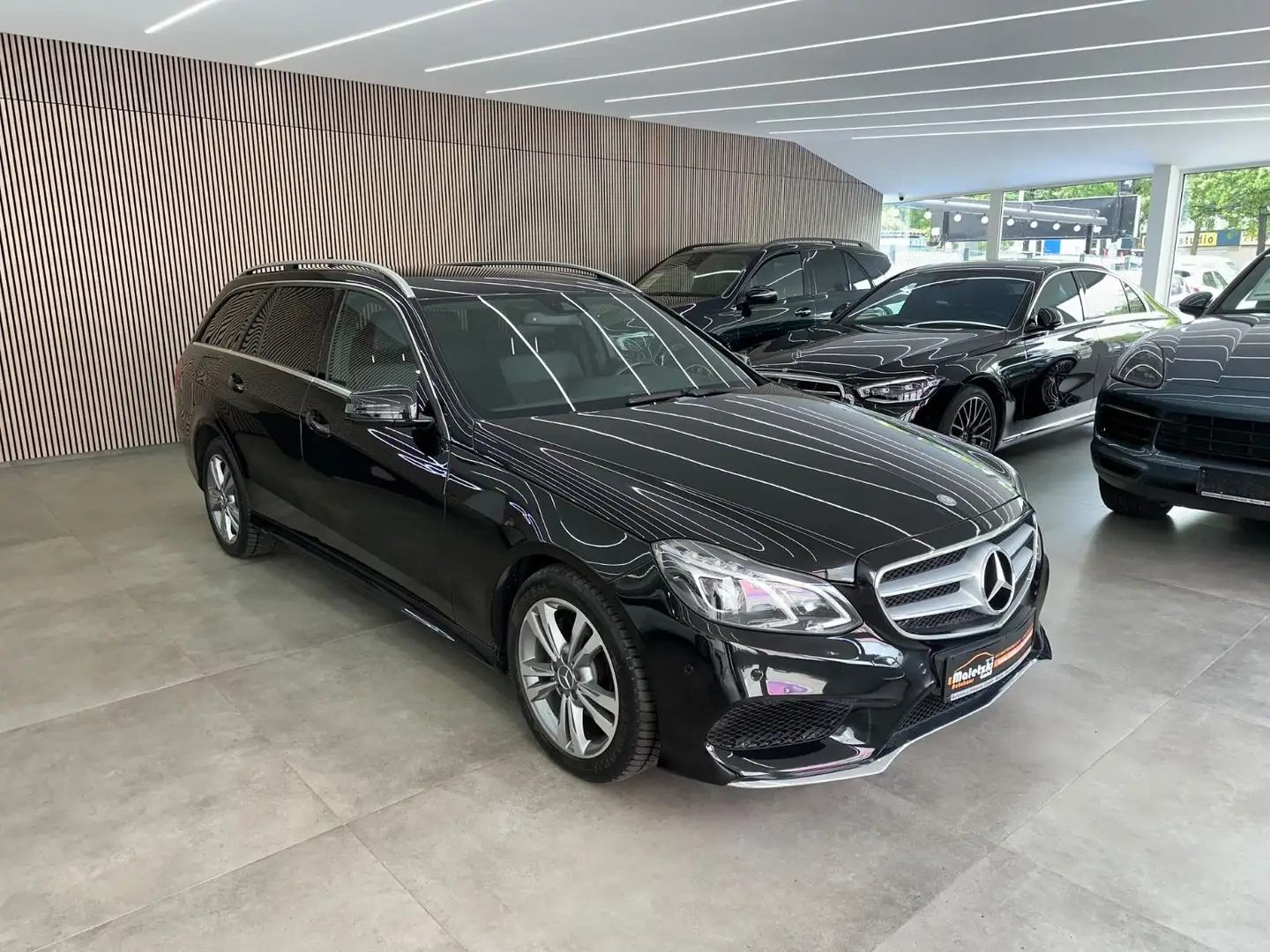 Mercedes-Benz E 220 CDI T BlueEfficiency AMG*HarmanKardon* Black - 1