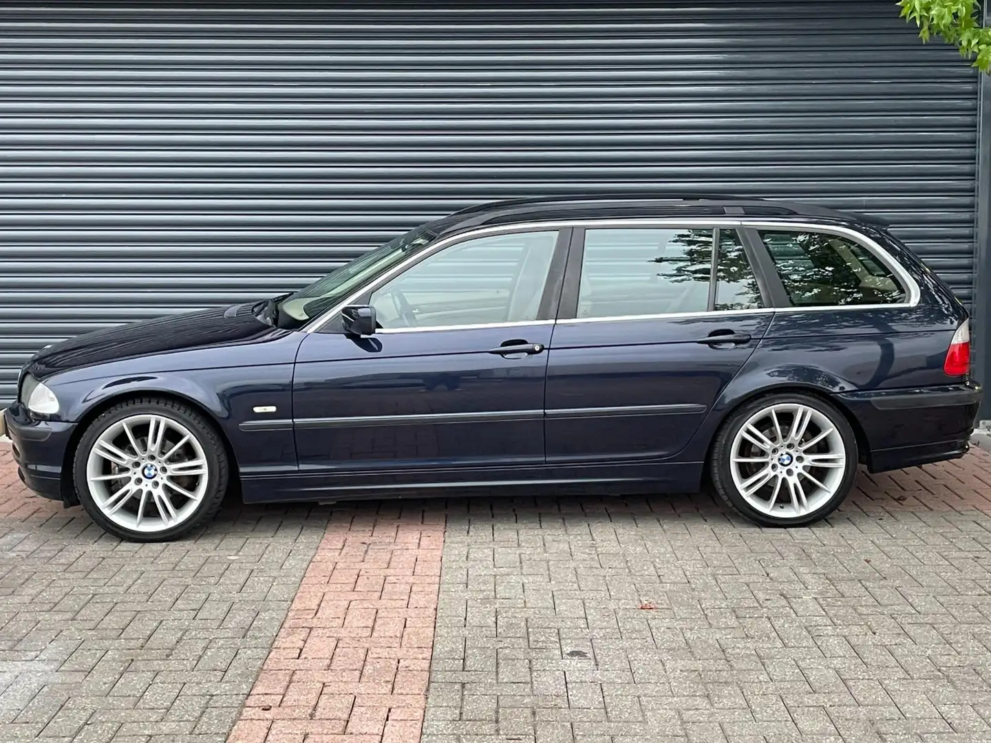 BMW 320 3-serie Touring 320i Executive Automaat | Clima | Blauw - 2