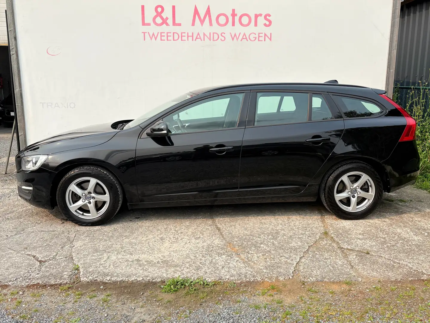 Volvo V60 2.0 D4 190Ch Kinetic*Navi Cruise Pdc Alu Euro6b* Zwart - 2