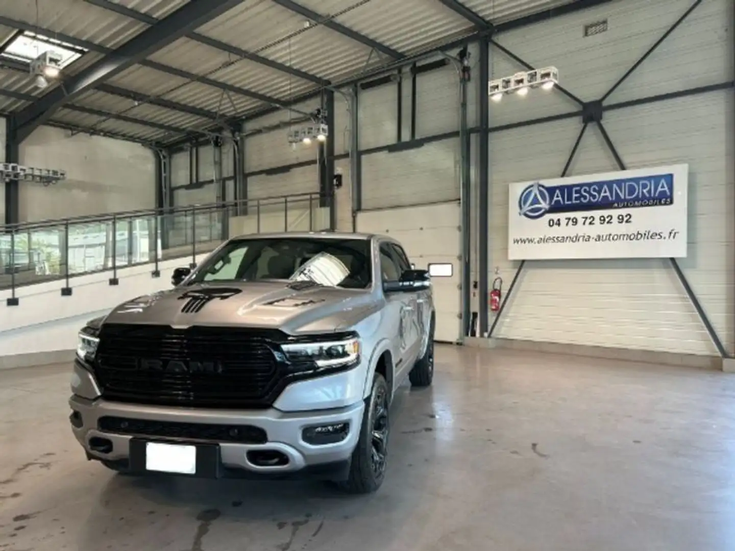 Dodge RAM 1500 5.7L HEMI LIMITED CREW CAB Gris - 1