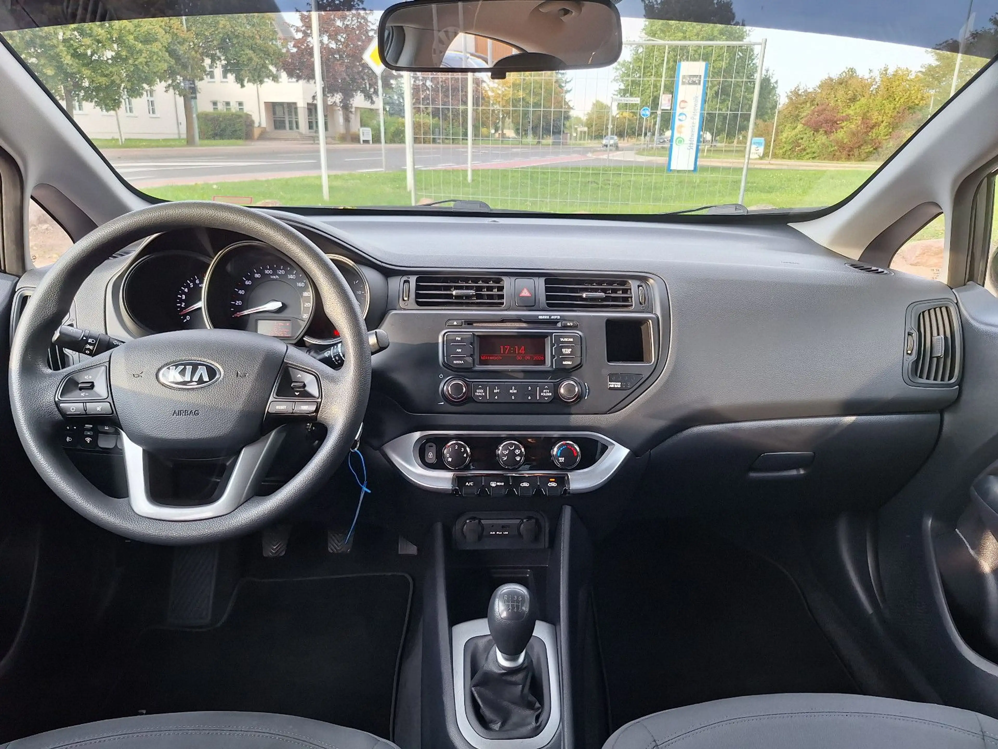 Kia Rio Edition 7 aus 2.deut.H. Insp. Tüv neu!! — photo 10