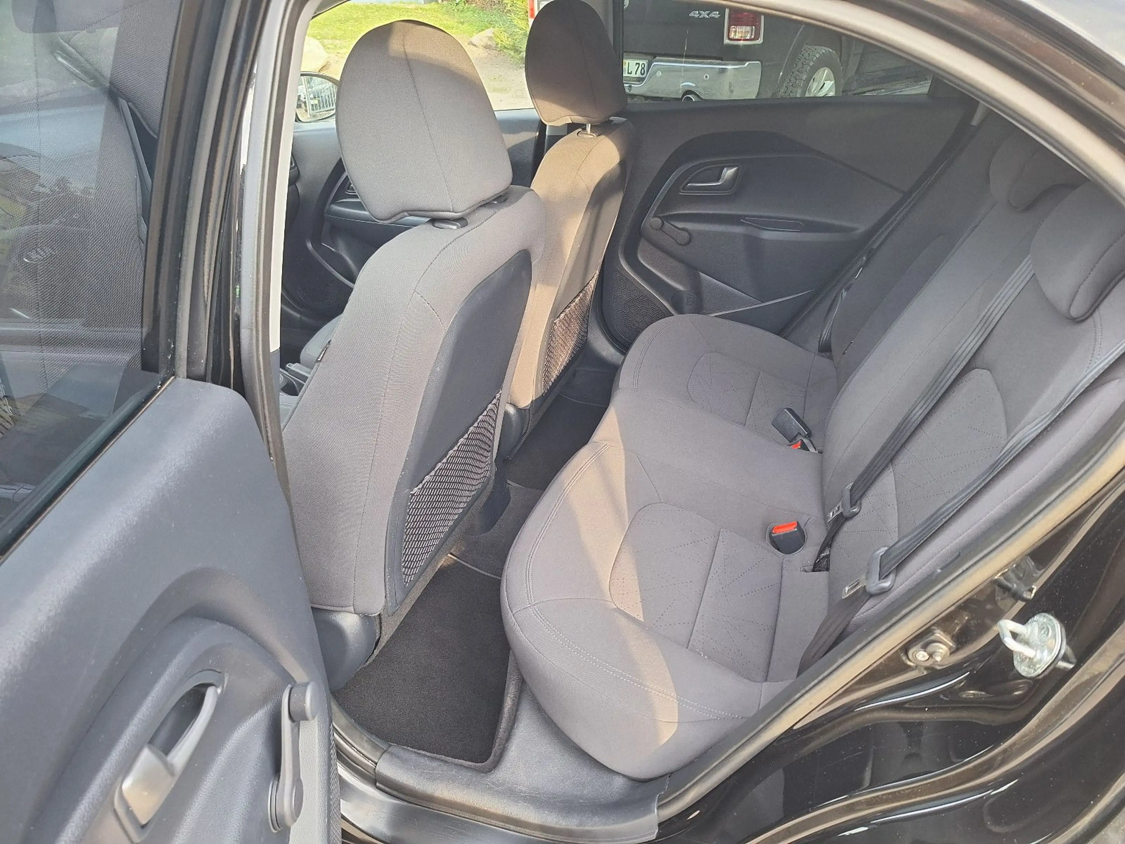 Kia Rio Edition 7 aus 2.deut.H. Insp. Tüv neu!! — photo 13