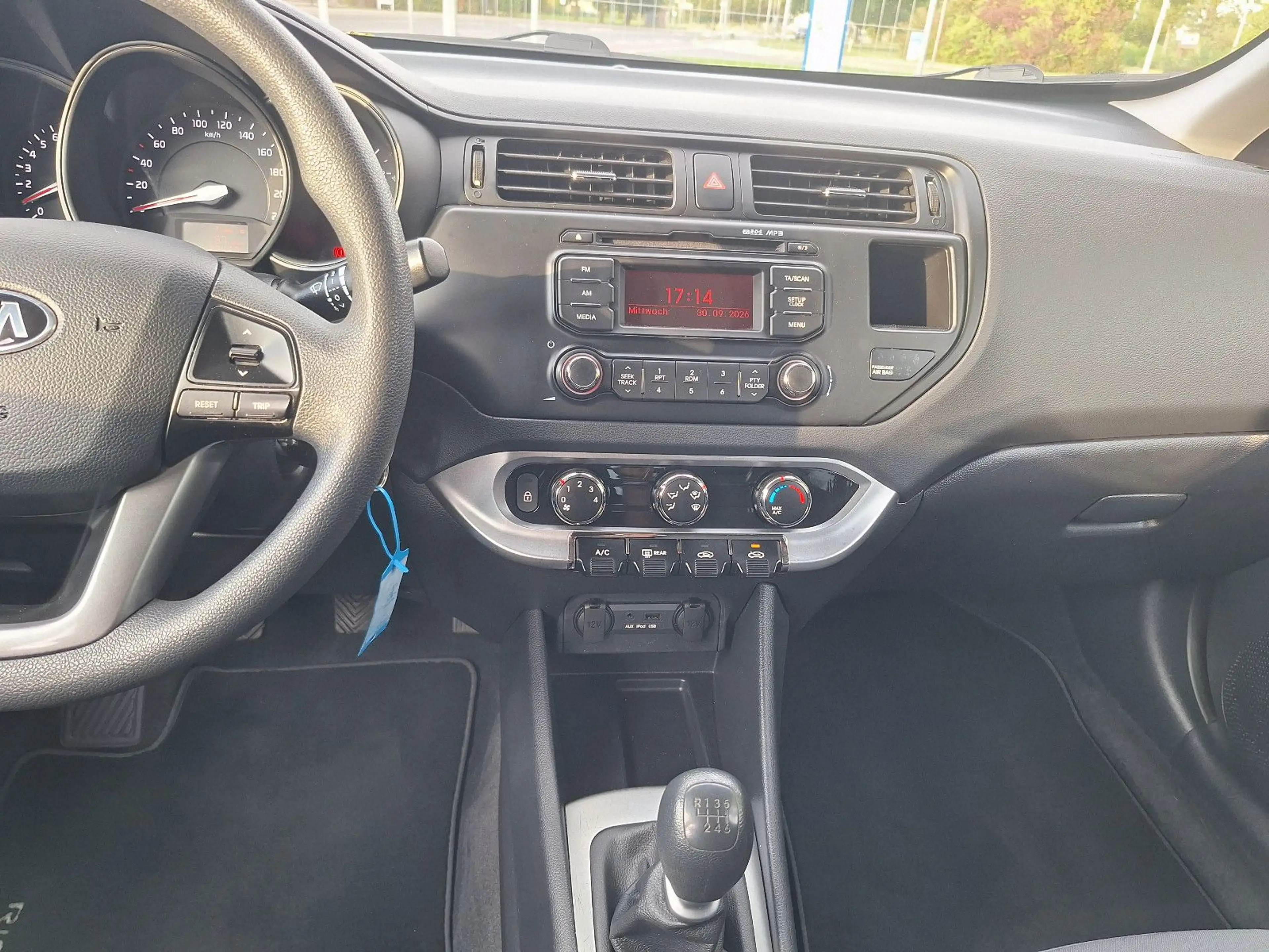 Kia Rio Edition 7 aus 2.deut.H. Insp. Tüv neu!! — photo 12