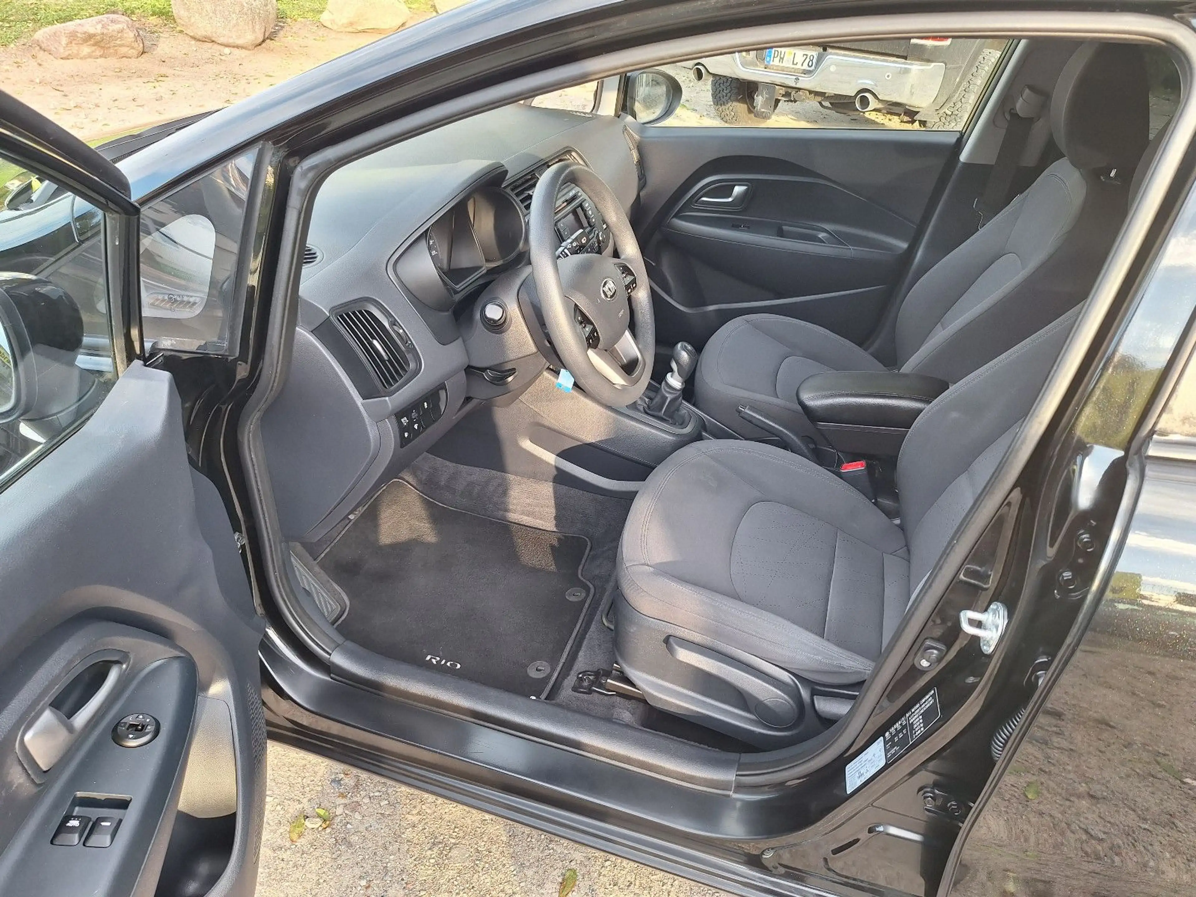 Kia Rio Edition 7 aus 2.deut.H. Insp. Tüv neu!! — photo 9