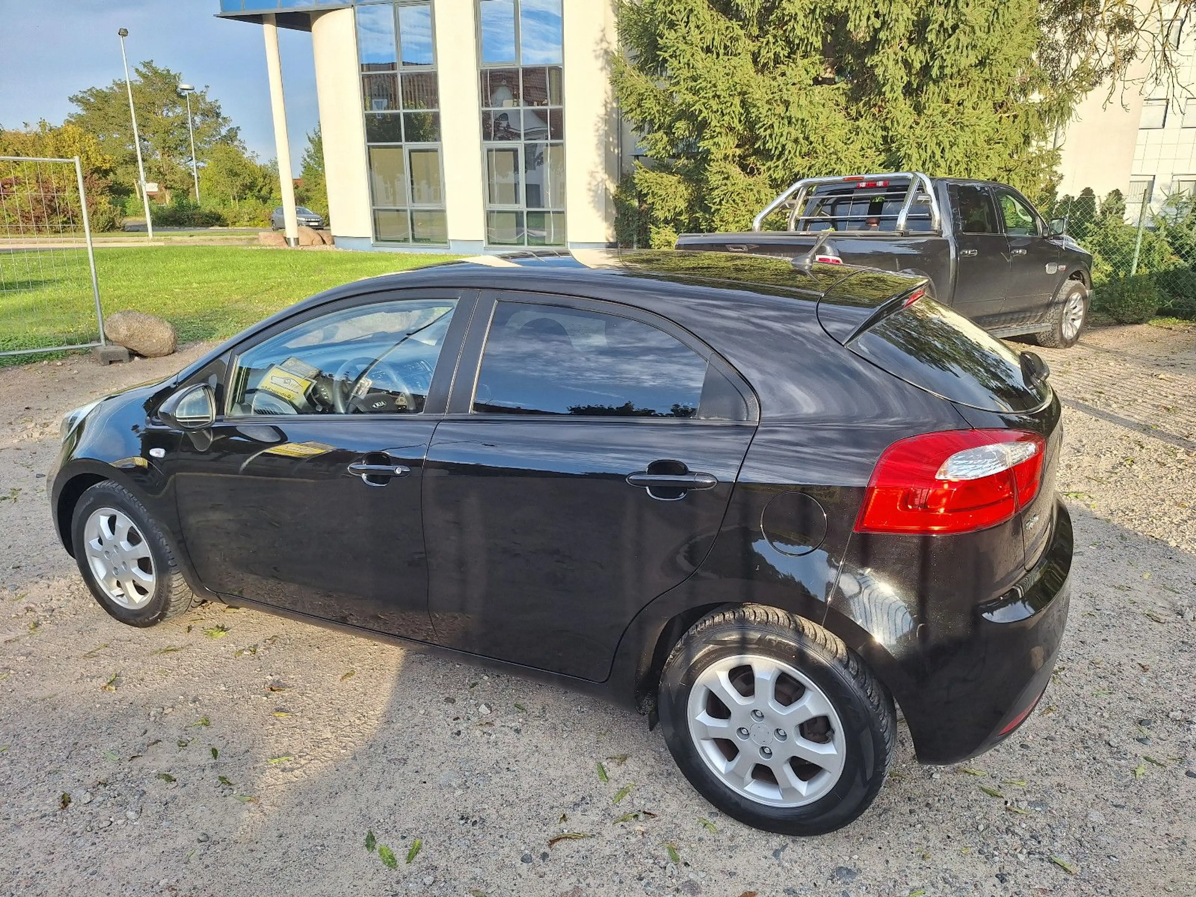 Kia Rio Edition 7 aus 2.deut.H. Insp. Tüv neu!! — photo 3