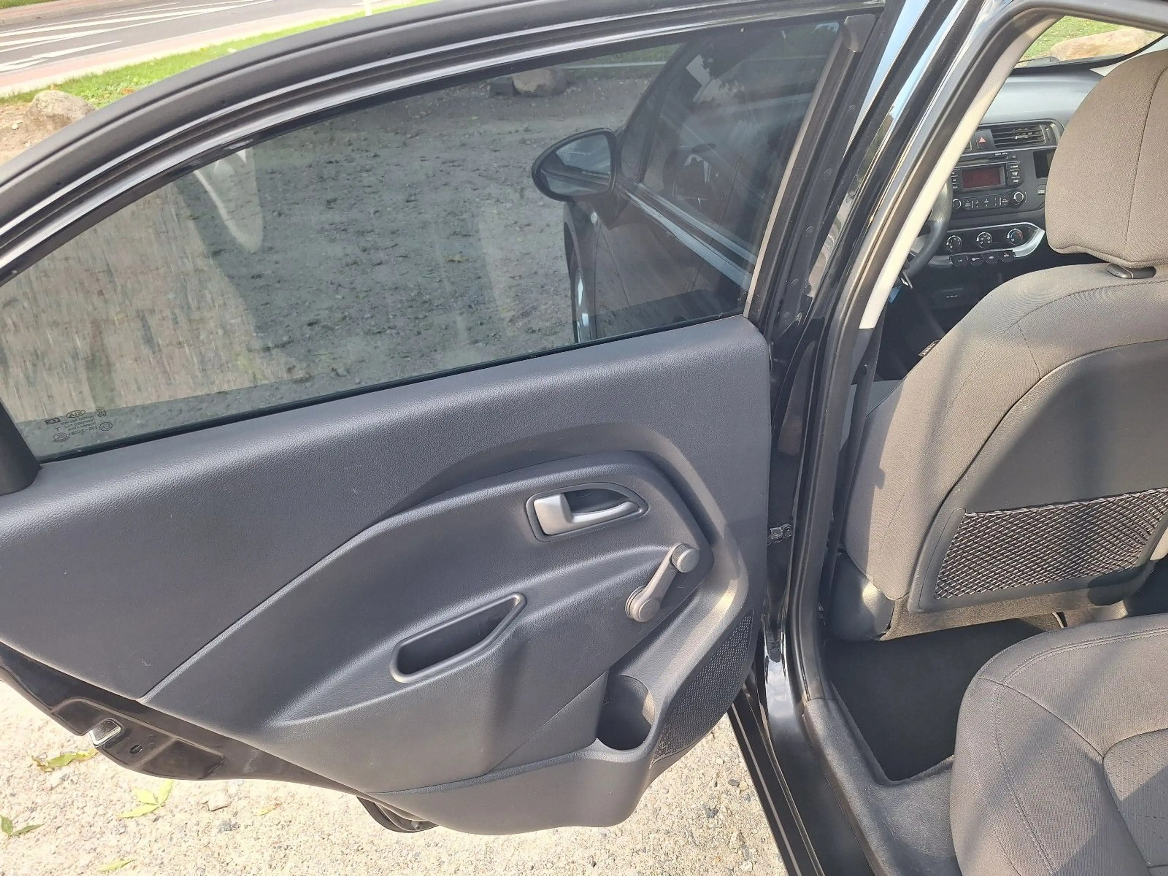 Kia Rio Edition 7 aus 2.deut.H. Insp. Tüv neu!! — photo 15