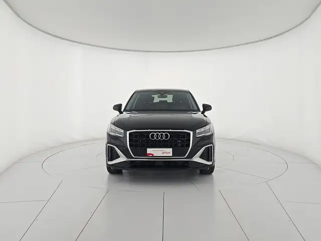 Audi Q2 view 8