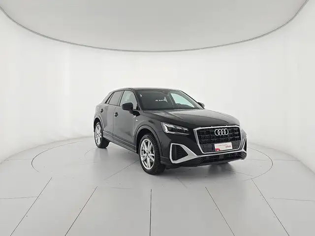 Audi Q2 view 7