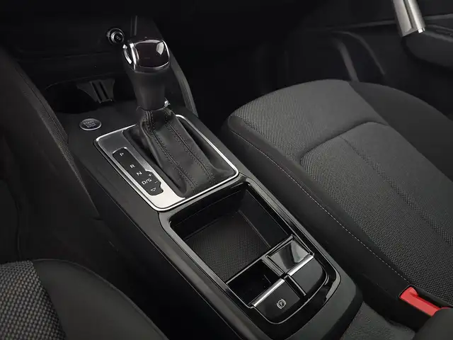 Audi Q2 view 13