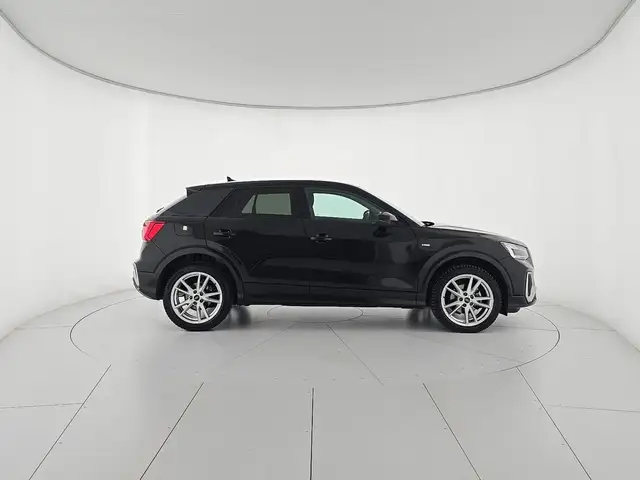 Audi Q2 view 6