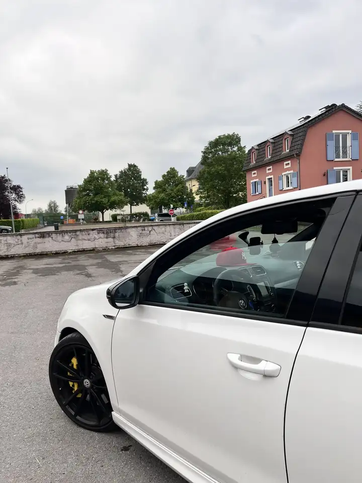 Volkswagen Golf R 