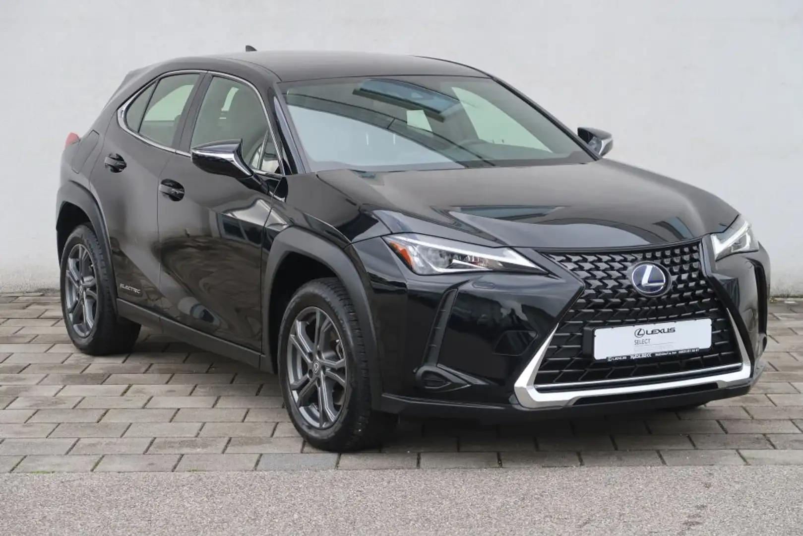 Lexus UX 300e Schwarz - 2