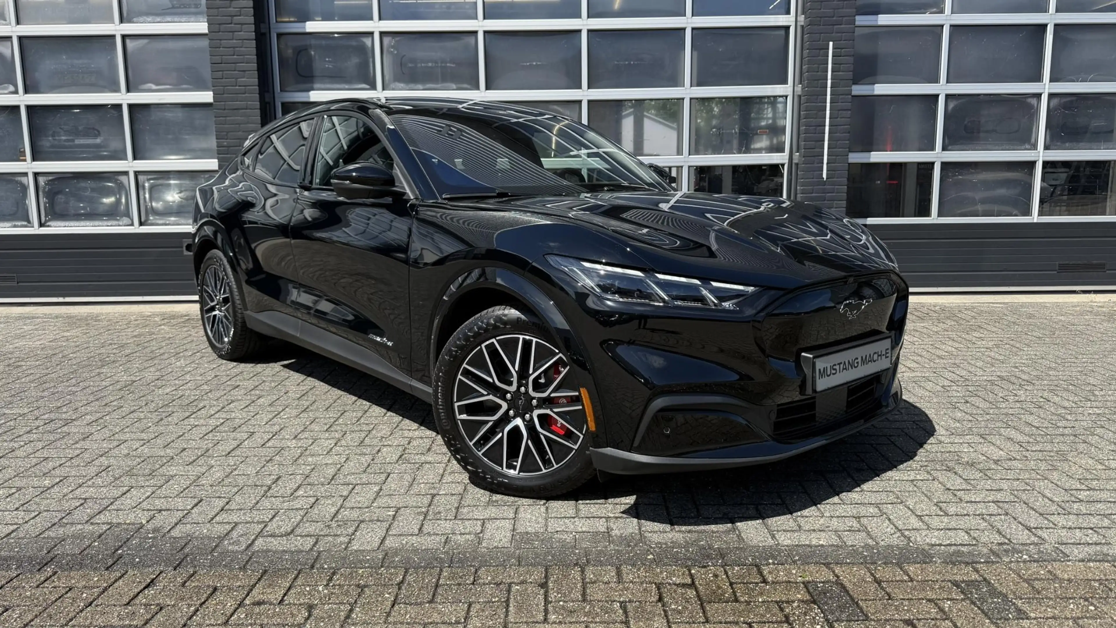 Ford Mustang Mach-E Extended Premium RWD 88 kWh €5.000,- Voordeel | Pa — photo 3