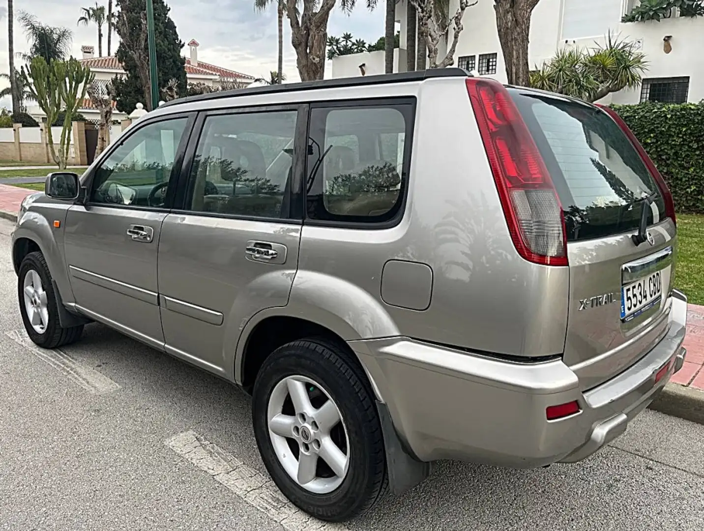 Nissan X-Trail 2.2Di Luxury Beige - 2