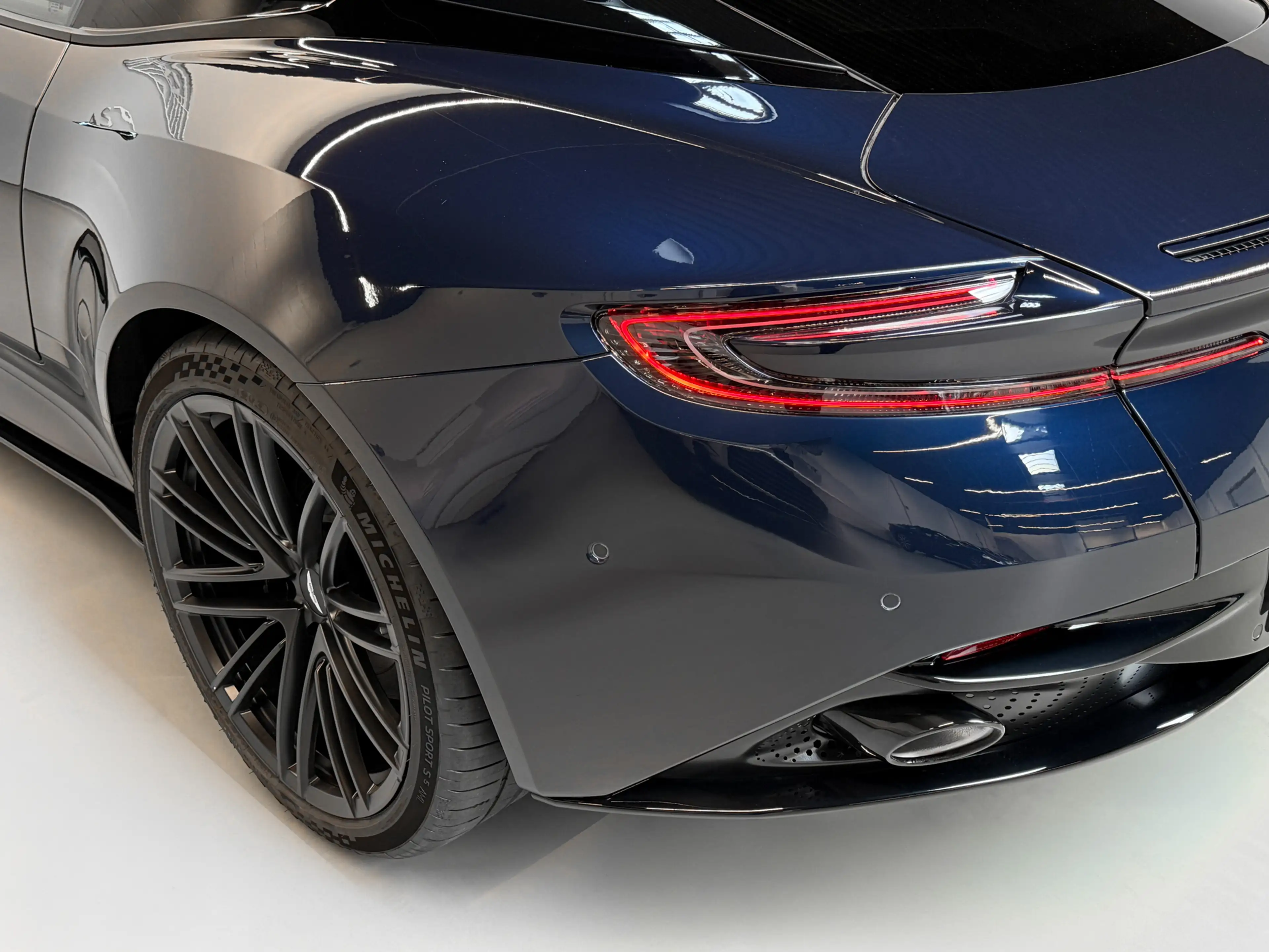 Aston Martin DB12 Coupe | Aston Martin Brussels — photo 12