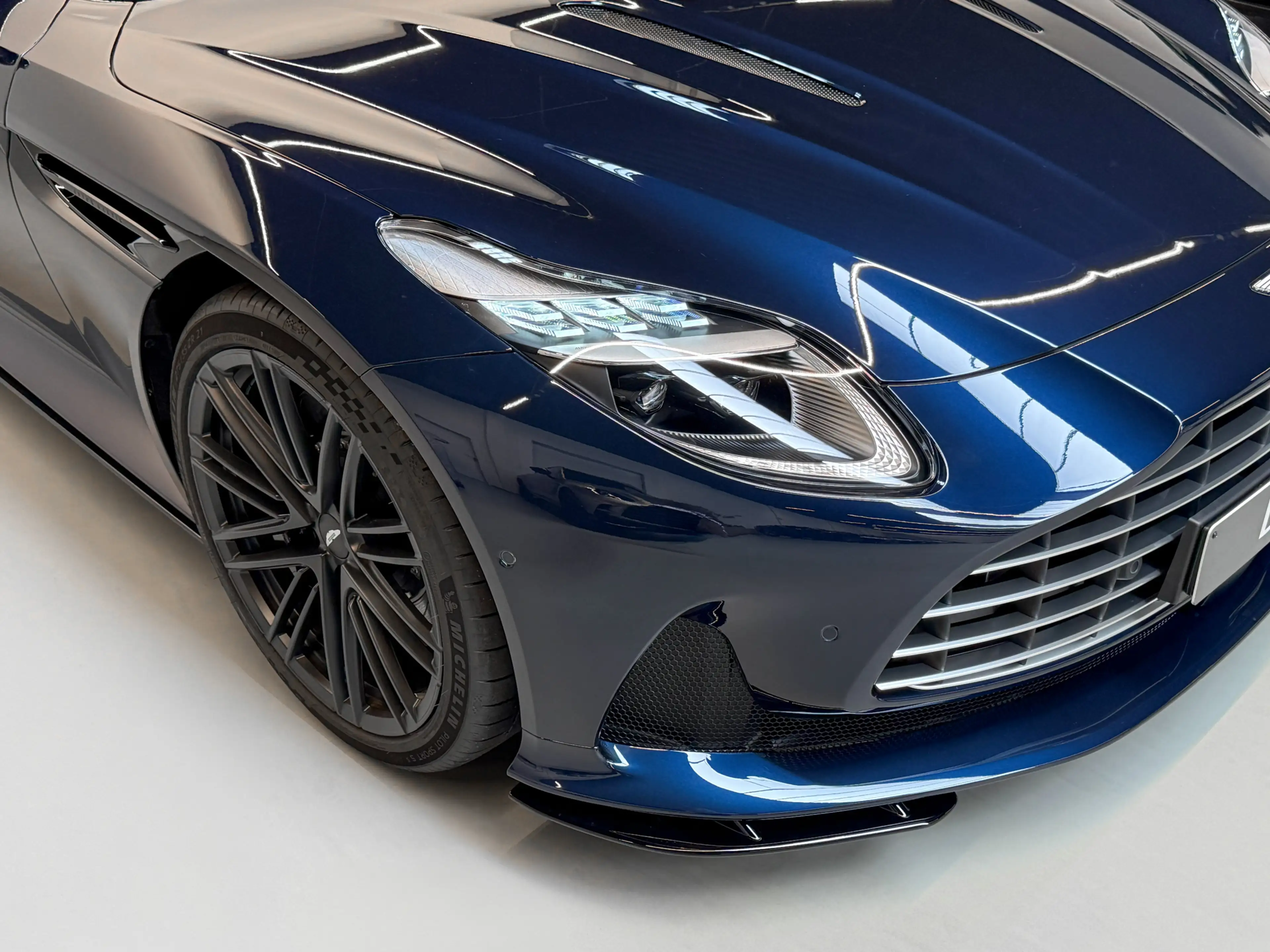 Aston Martin DB12 Coupe | Aston Martin Brussels — photo 7