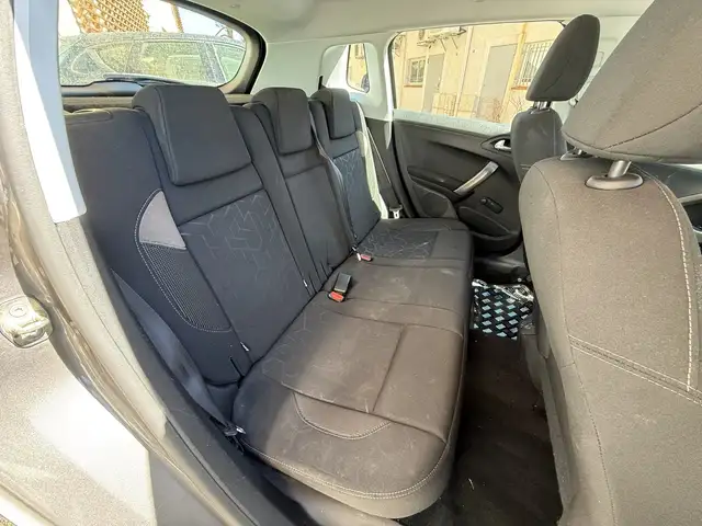 Peugeot 2008 view 13