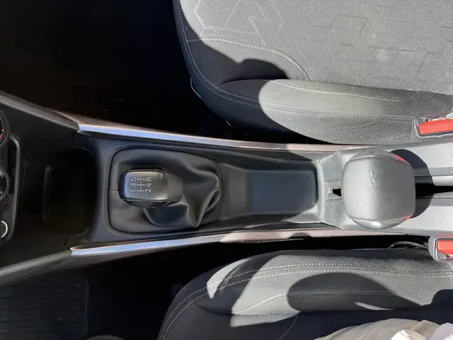 Peugeot 2008 view 18