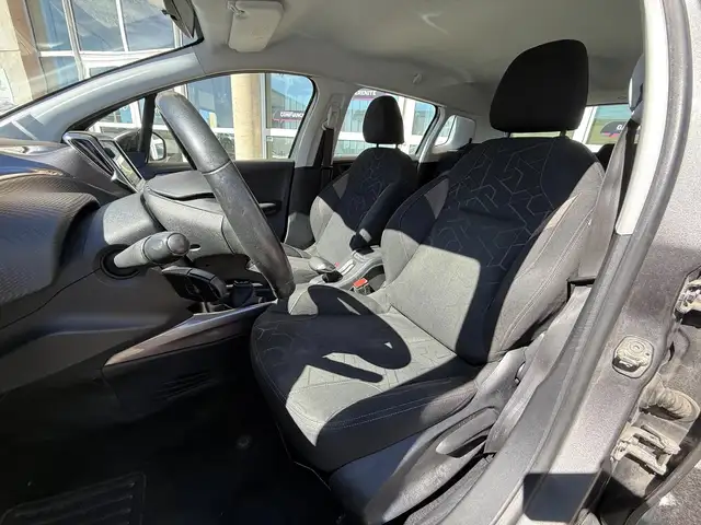 Peugeot 2008 view 10