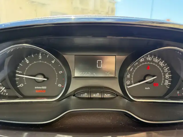 Peugeot 2008 view 17