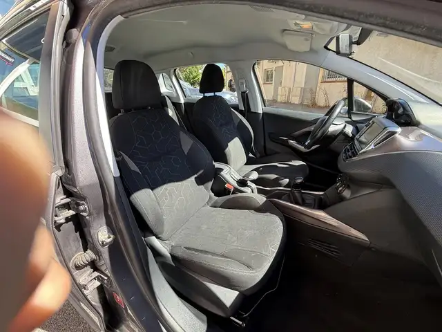 Peugeot 2008 view 11