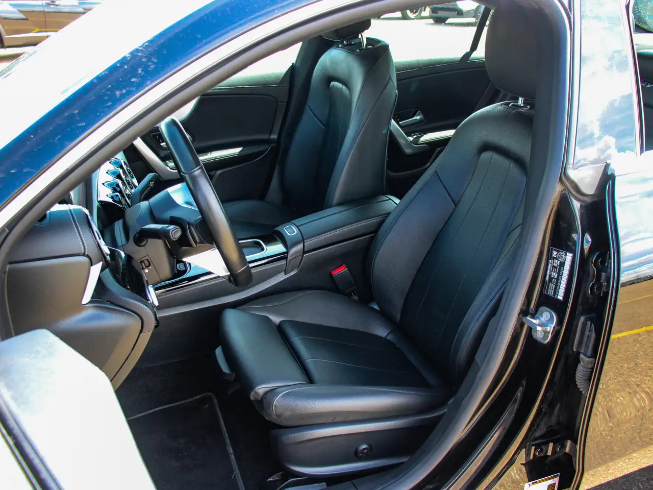 Mercedes-Benz CLA снимка Mercedes-Benz CLA