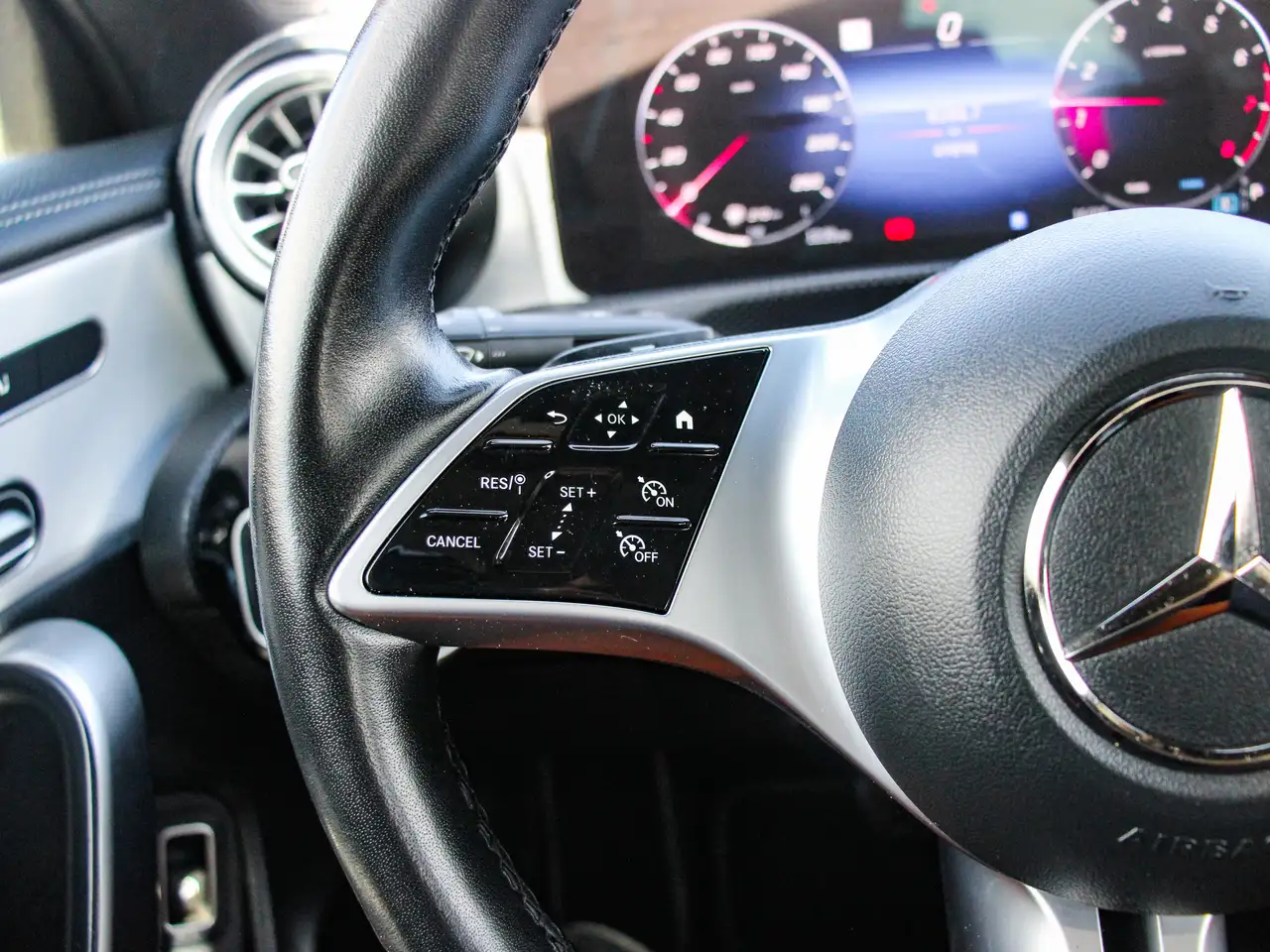 Mercedes-Benz CLA снимка Mercedes-Benz CLA