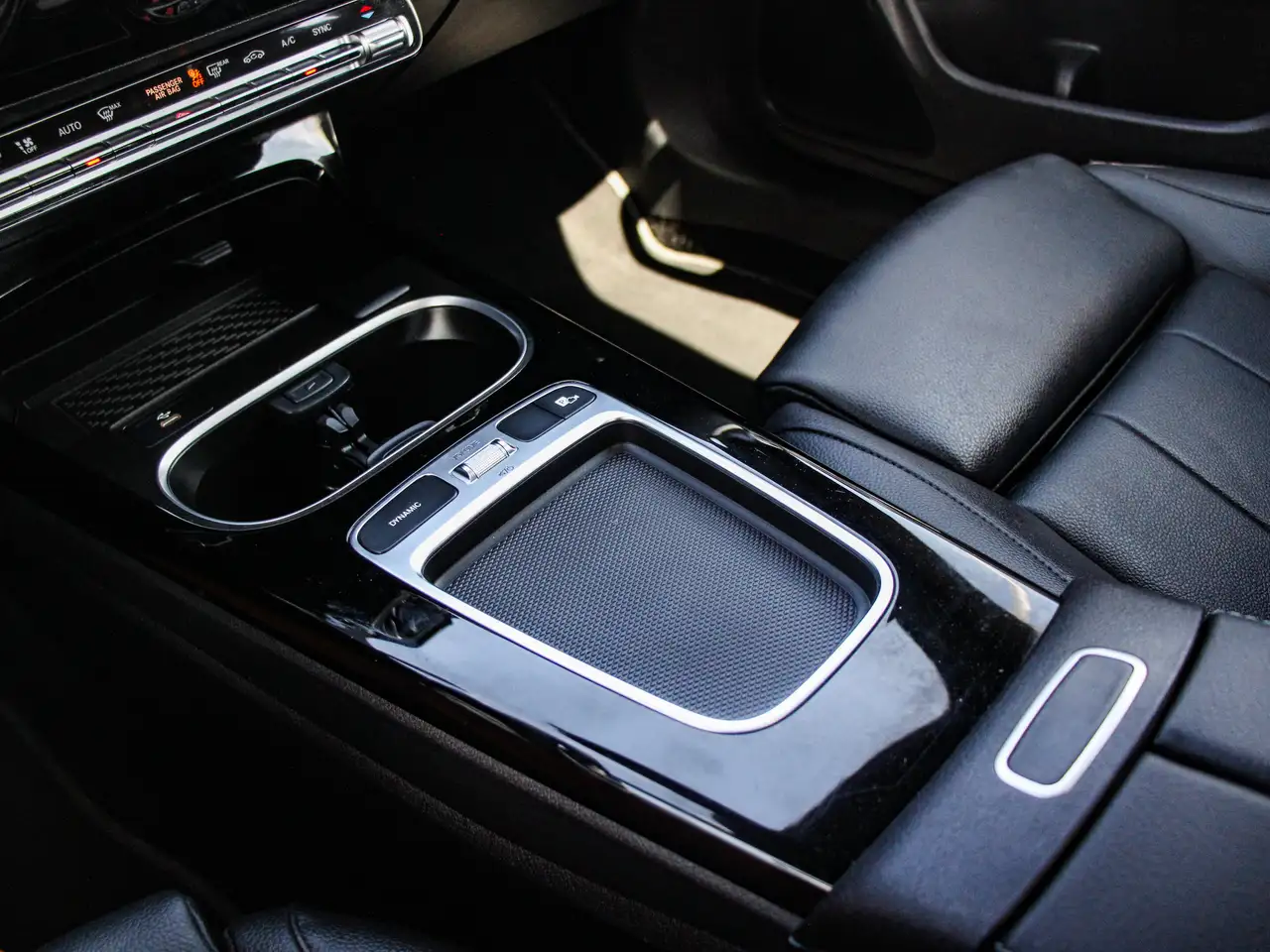 Mercedes-Benz CLA снимка Mercedes-Benz CLA