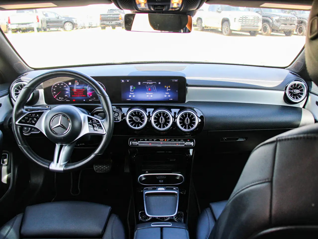 Mercedes-Benz CLA снимка Mercedes-Benz CLA