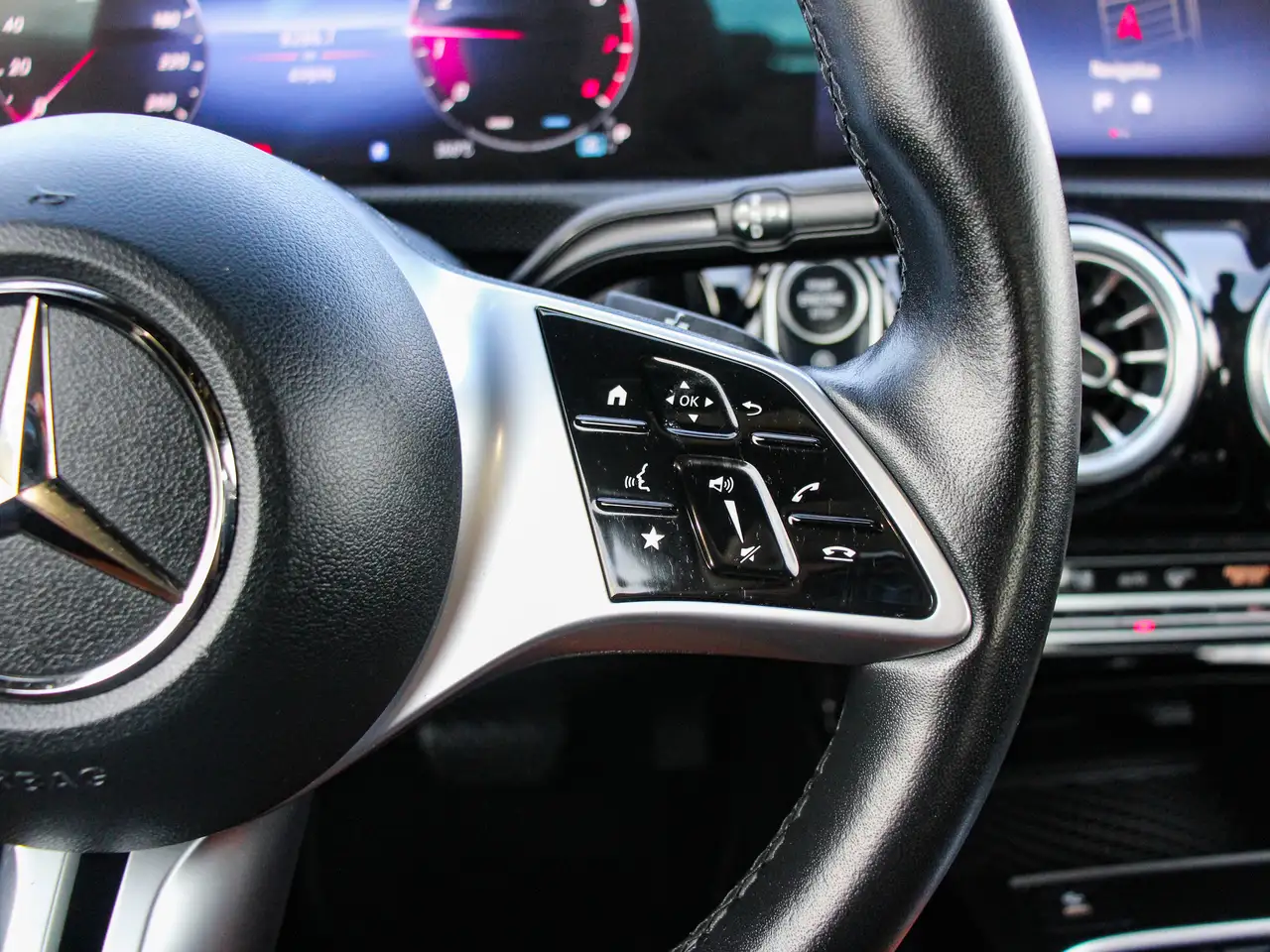Mercedes-Benz CLA снимка Mercedes-Benz CLA