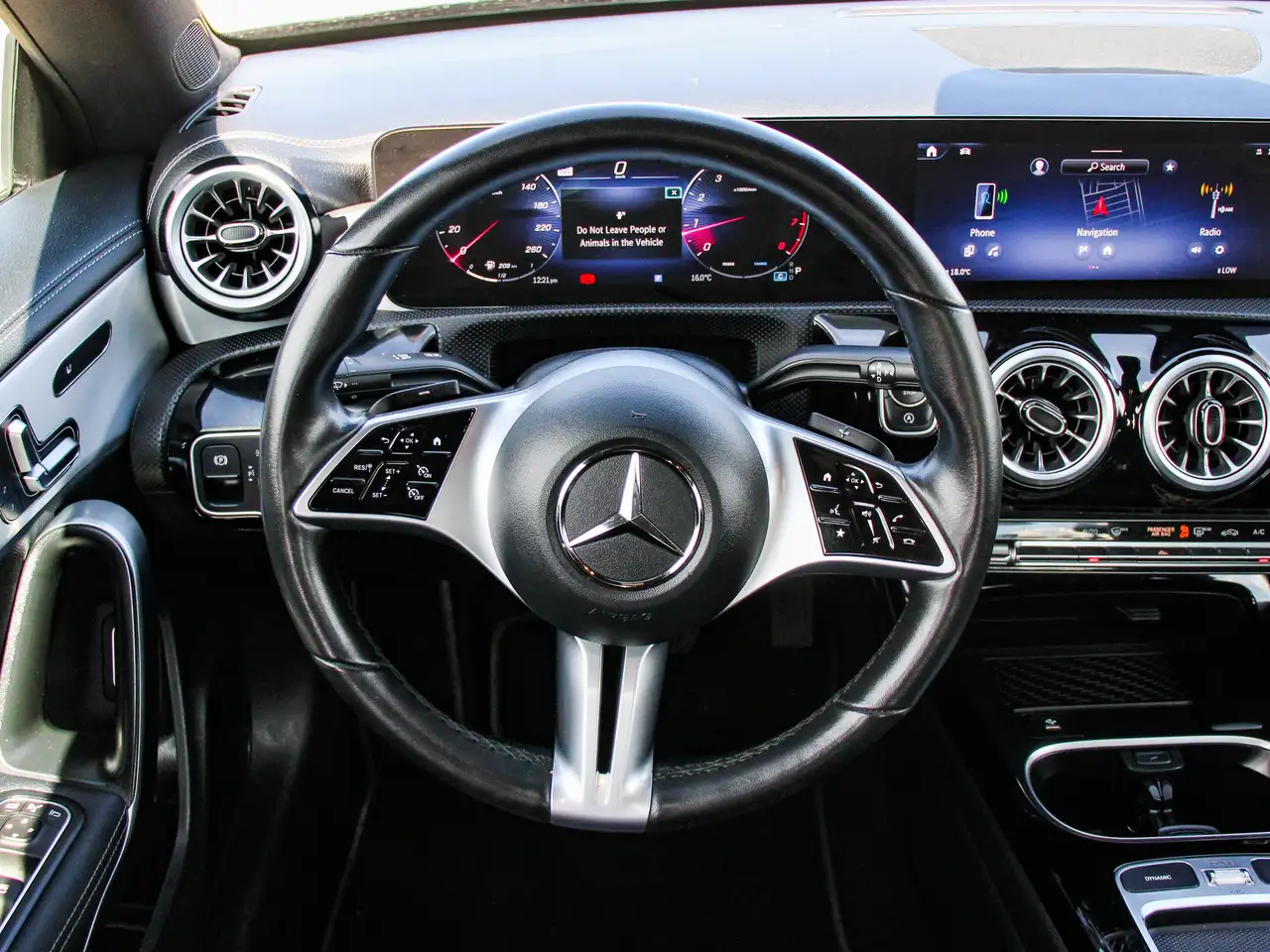 Mercedes-Benz CLA снимка Mercedes-Benz CLA