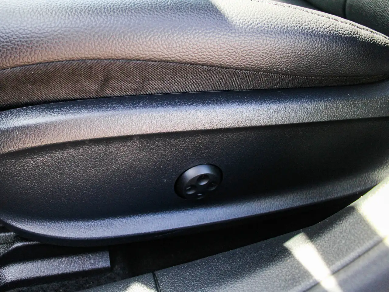 Mercedes-Benz CLA снимка Mercedes-Benz CLA