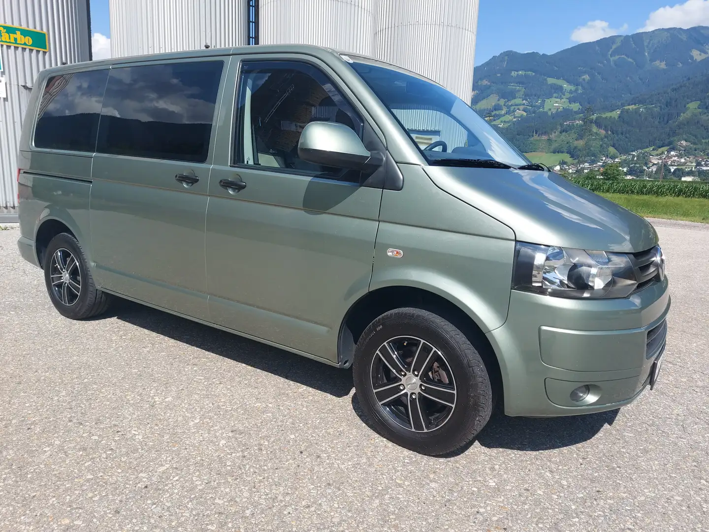 Volkswagen T5 Kombi 4 motion / Standheizung Grün - 1