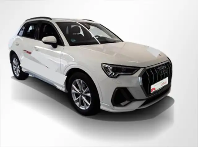 Audi Q3 view 11