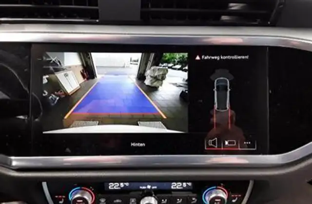 Audi Q3 view 9
