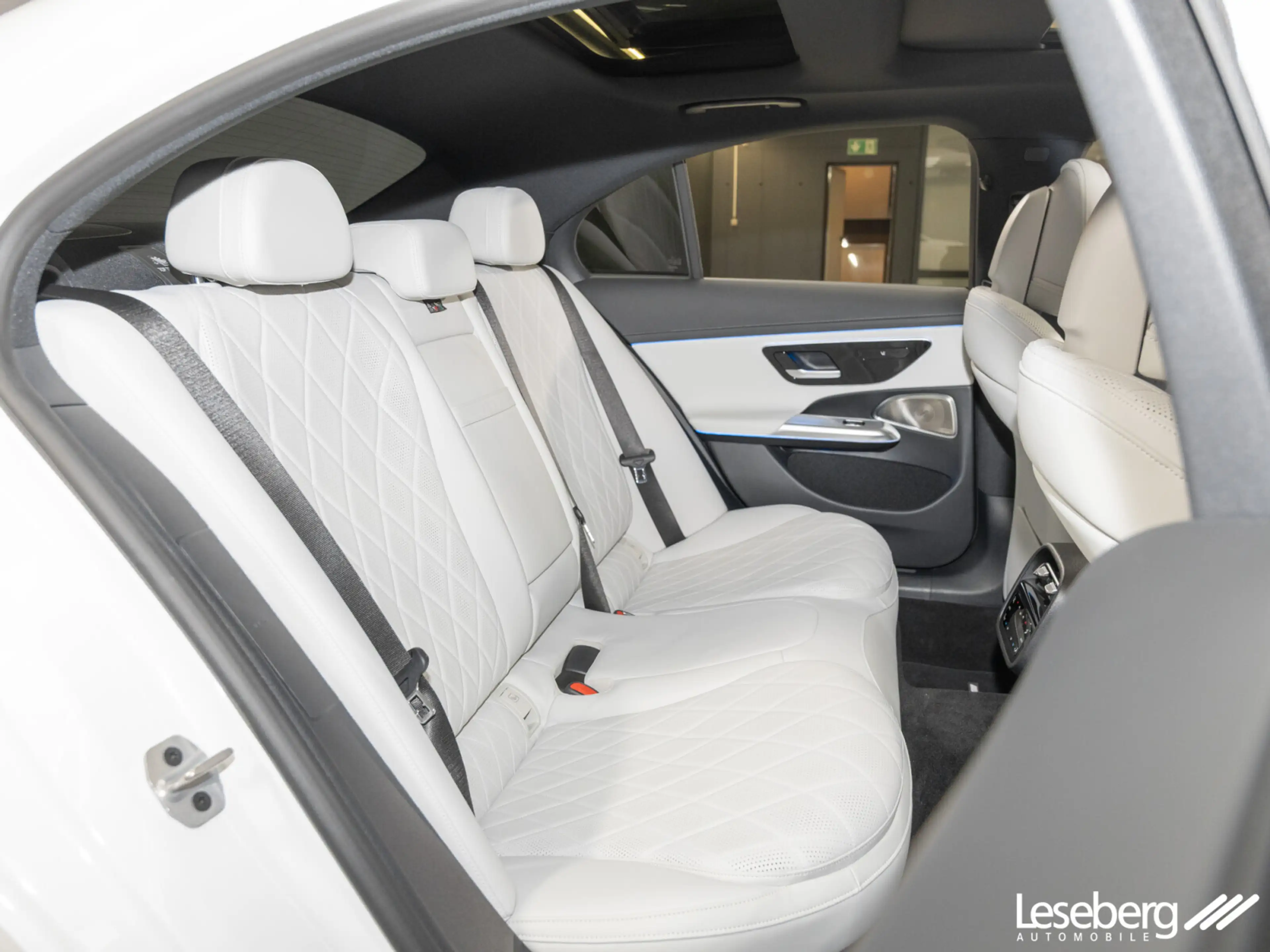 Mercedes-Benz E 450 E 450 4M AMG Prem+ Pano/DigLight/AHK/360°/Airmat — photo 15