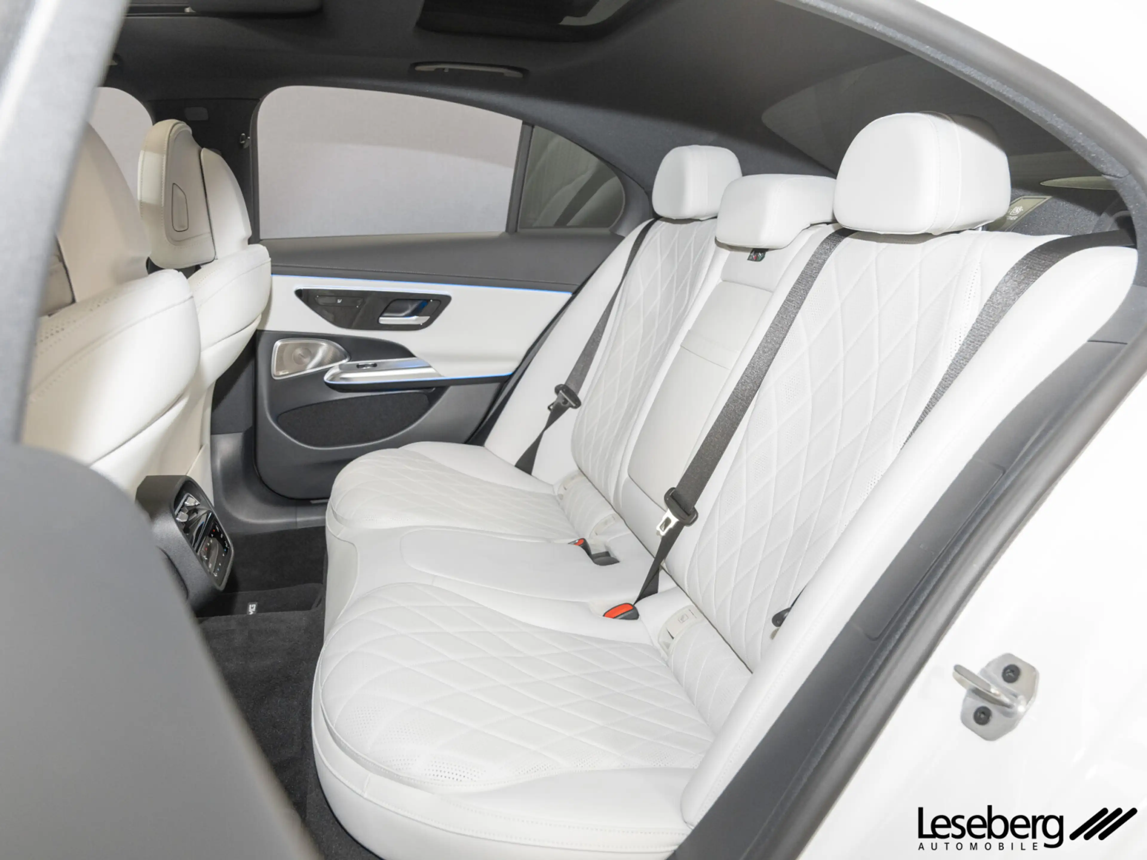 Mercedes-Benz E 450 E 450 4M AMG Prem+ Pano/DigLight/AHK/360°/Airmat — photo 14