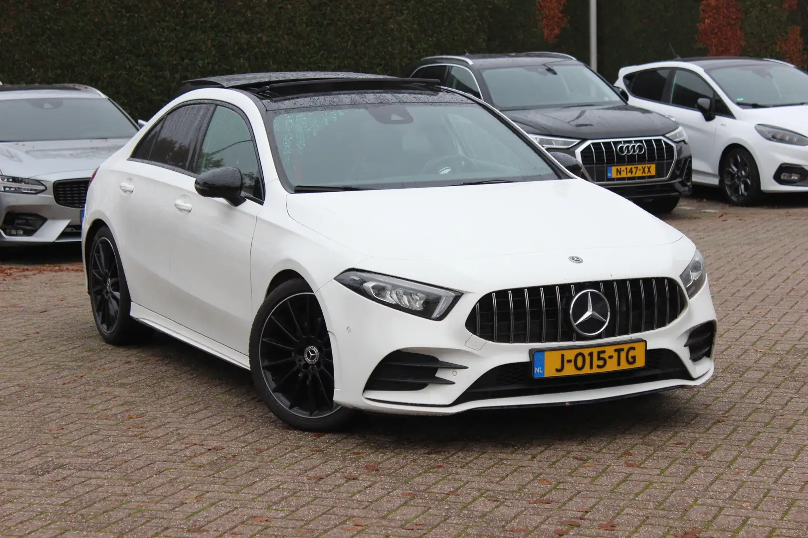Mercedes-Benz A 180 d Business Solution AMG / A35 AMG Look / Panoramad Blanc - 1