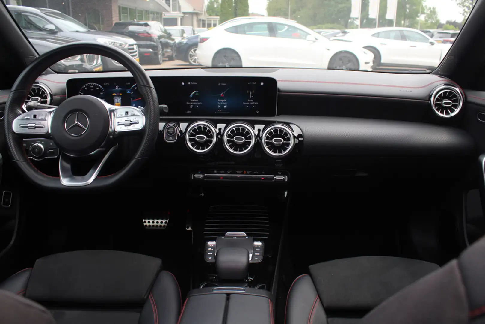 Mercedes-Benz A 180 d Business Solution AMG / A35 AMG Look / Panoramad Blanc - 2