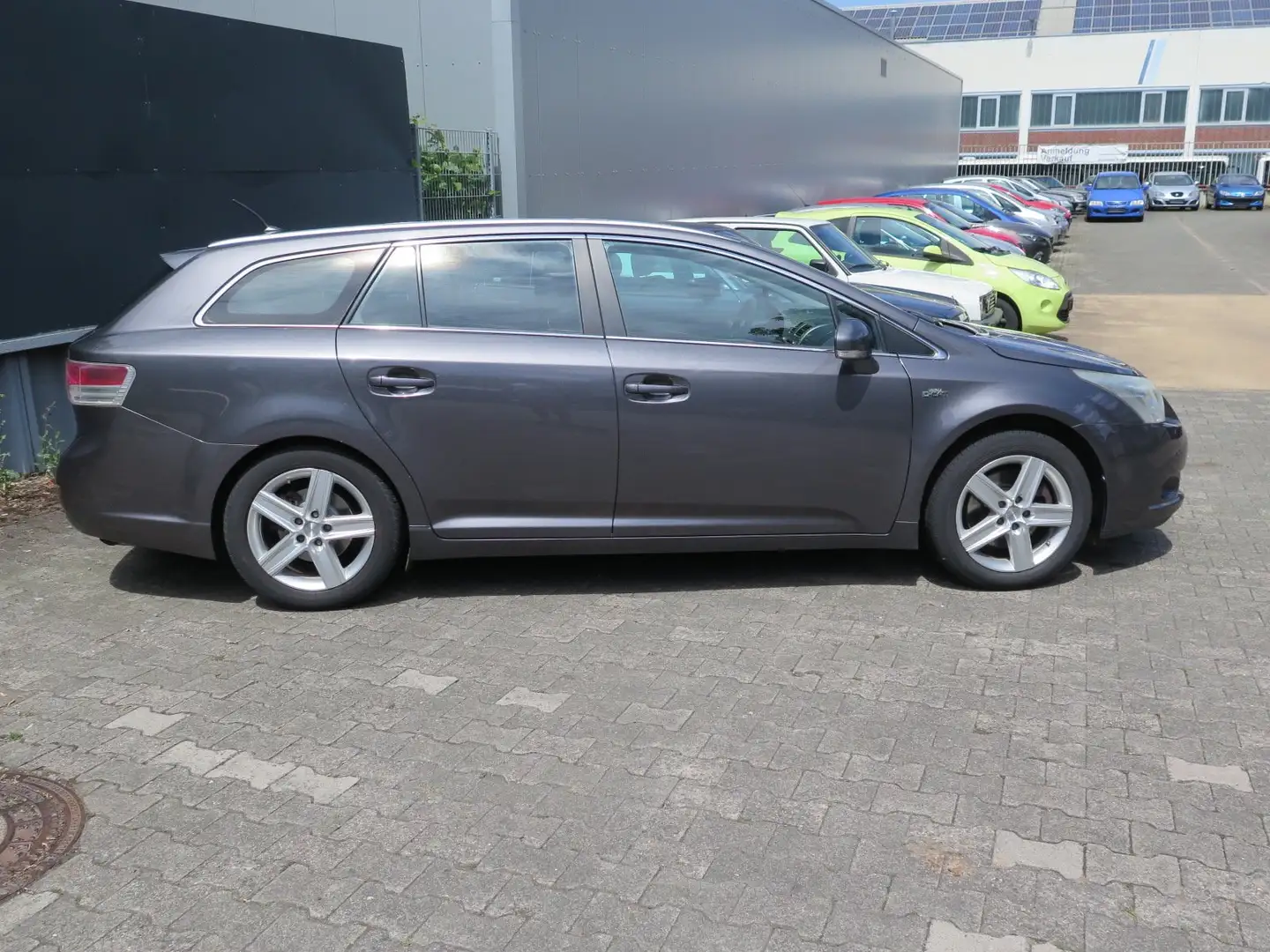 Toyota Avensis Sol Diesel Autom. AHK Sevice Neu 135000km Gri - 2