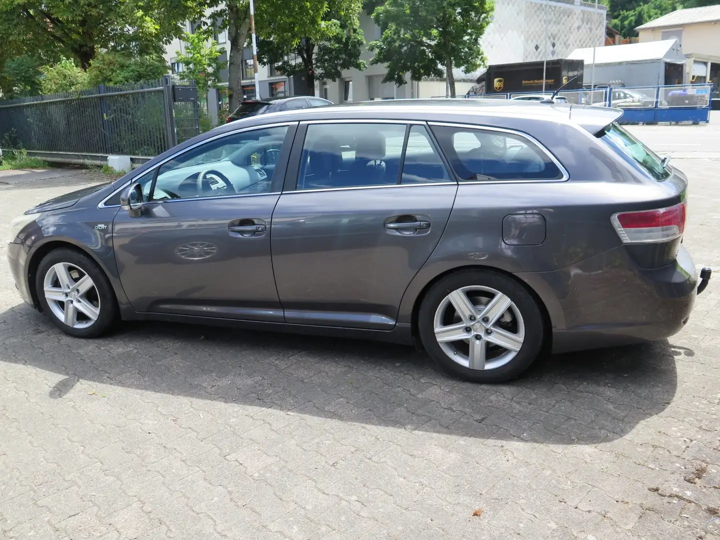 Toyota Avensis Sol Diesel Autom. AHK Sevice Neu 135000km Gri - 1