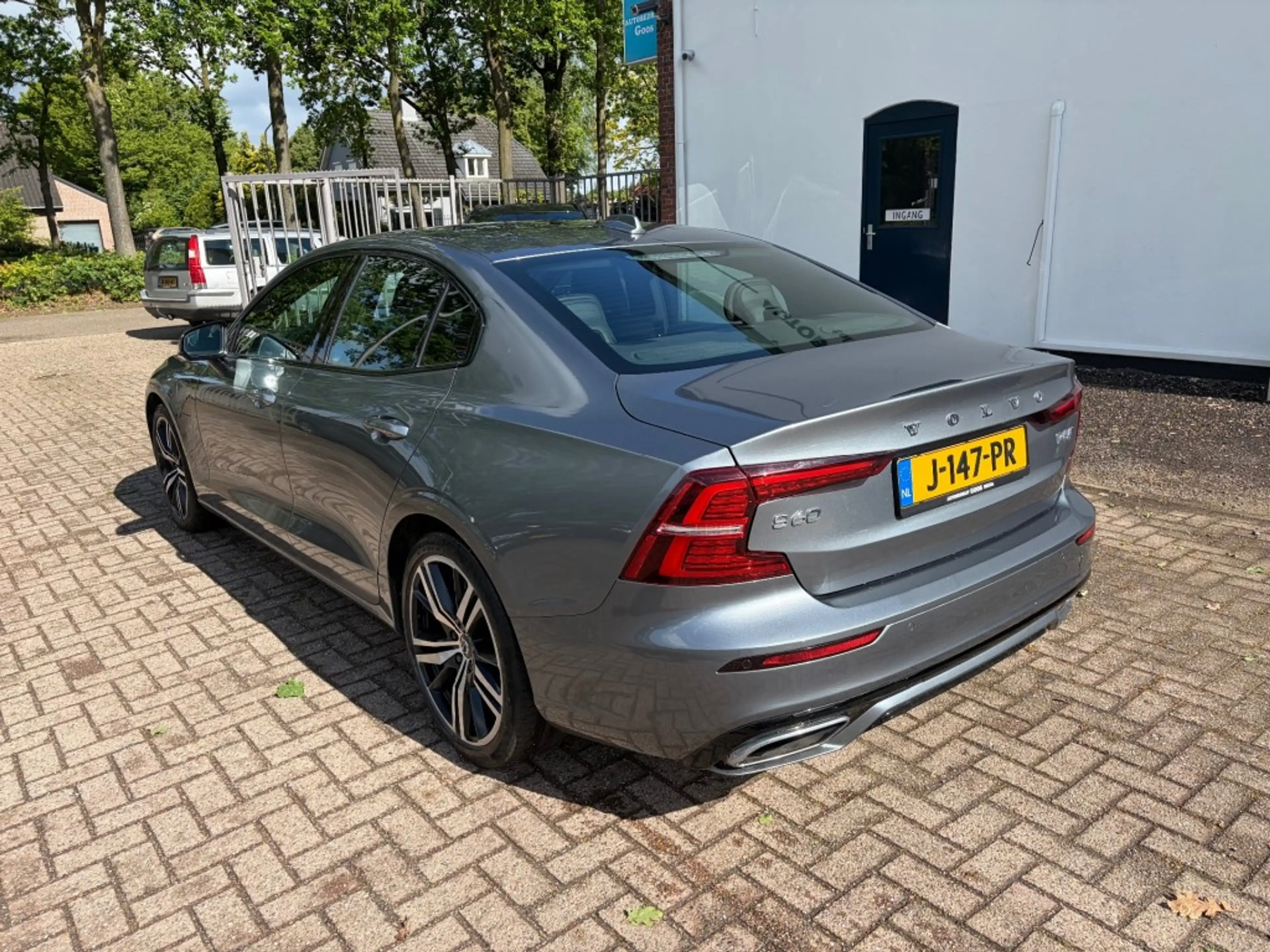 Volvo S60 T6 AWD R-Design Plug In Pilot Assist Adaptive Crui — photo 6