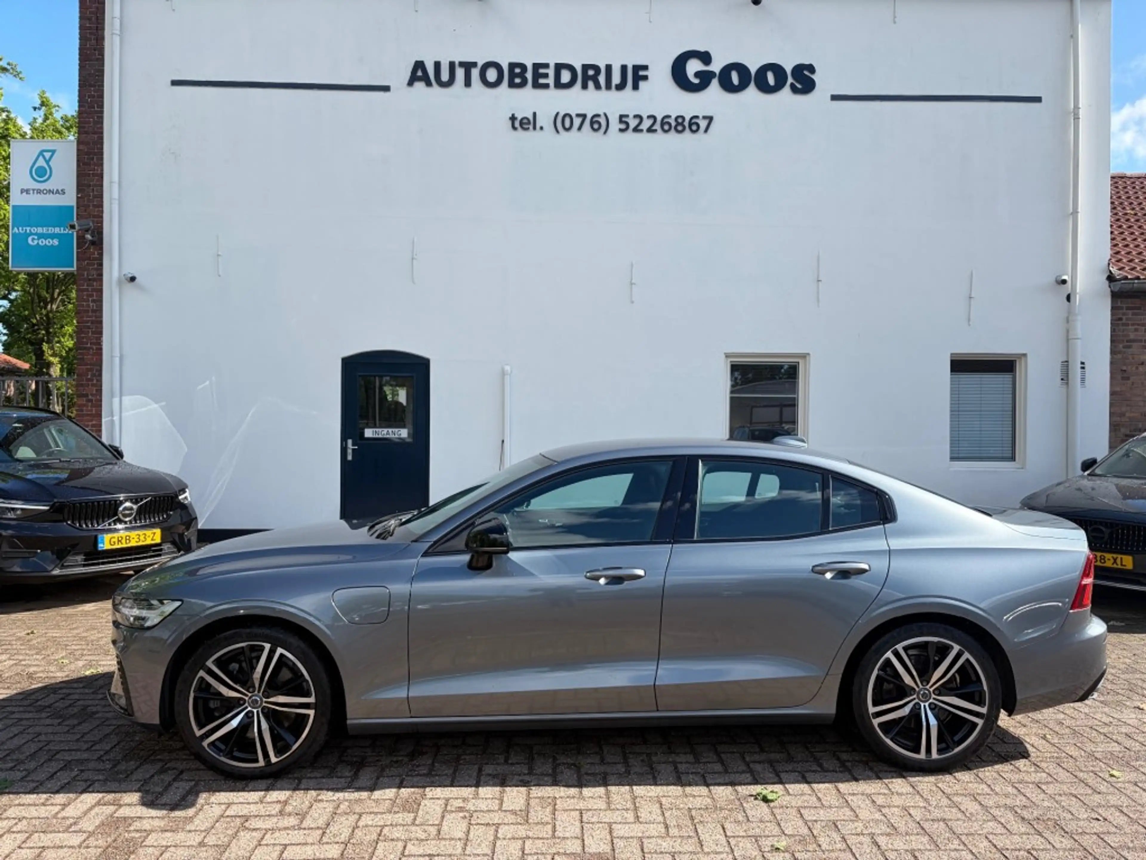 Volvo S60 T6 AWD R-Design Plug In Pilot Assist Adaptive Crui — photo 2