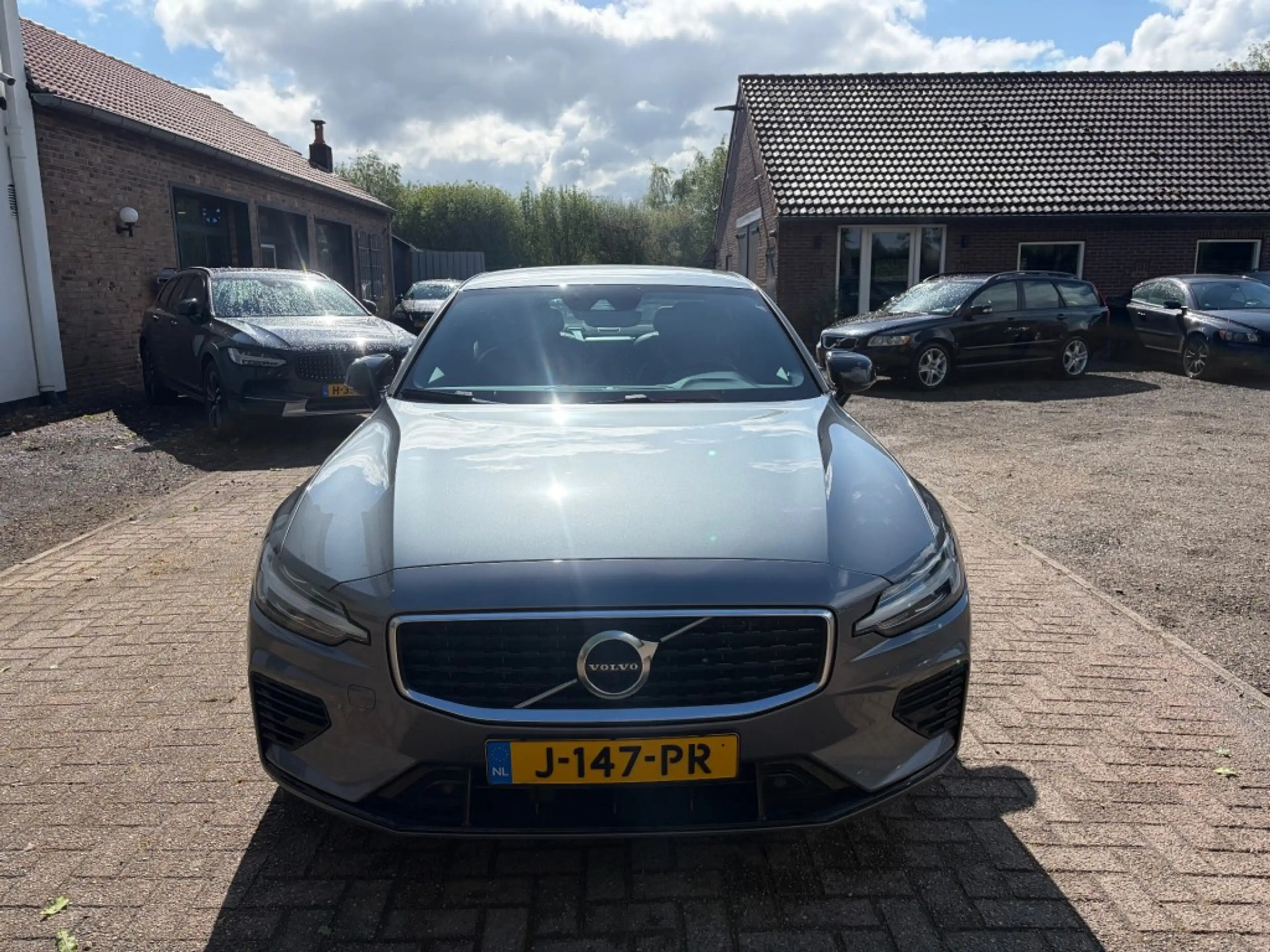 Volvo S60 T6 AWD R-Design Plug In Pilot Assist Adaptive Crui — photo 3