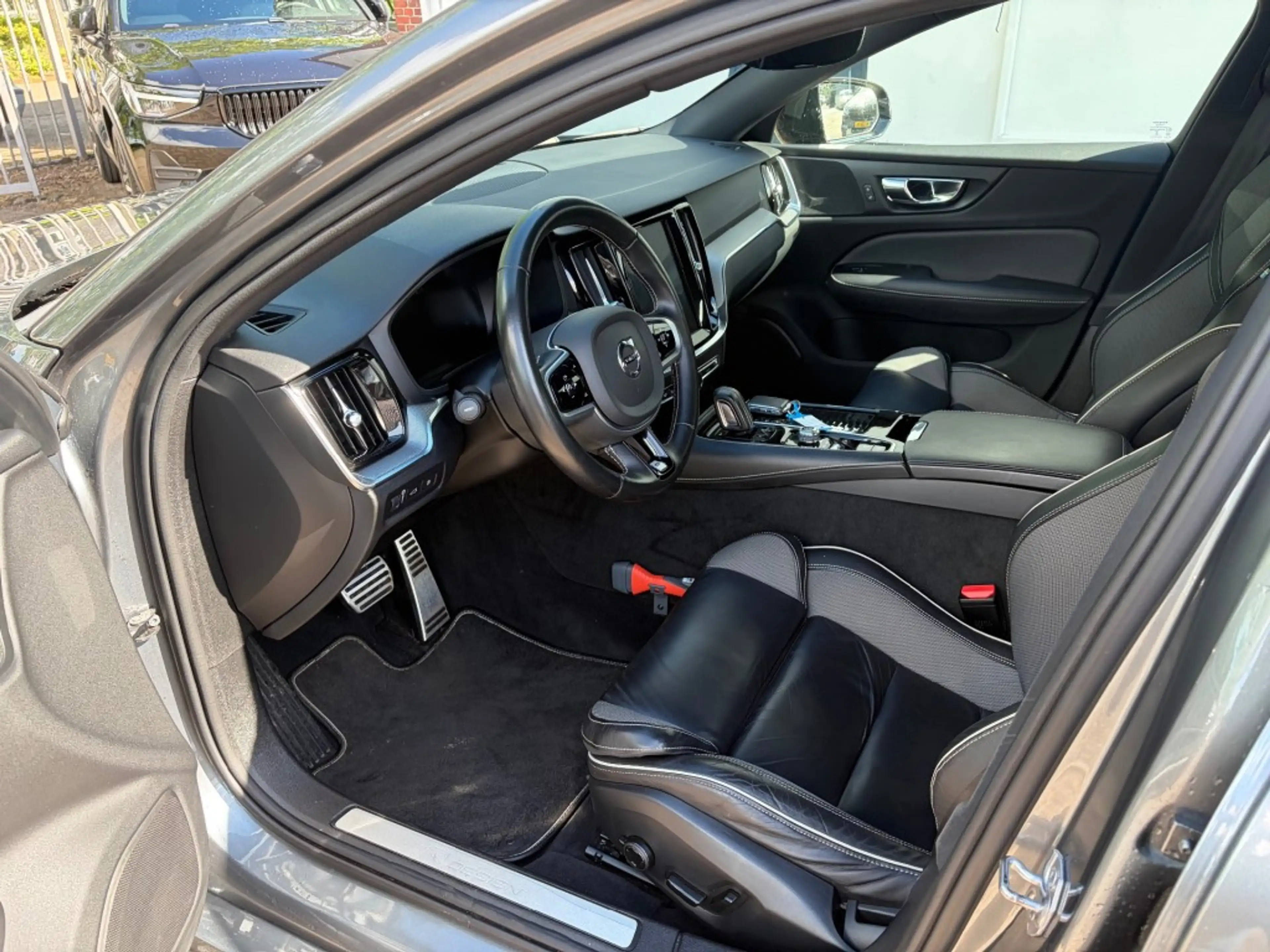 Volvo S60 T6 AWD R-Design Plug In Pilot Assist Adaptive Crui — photo 7