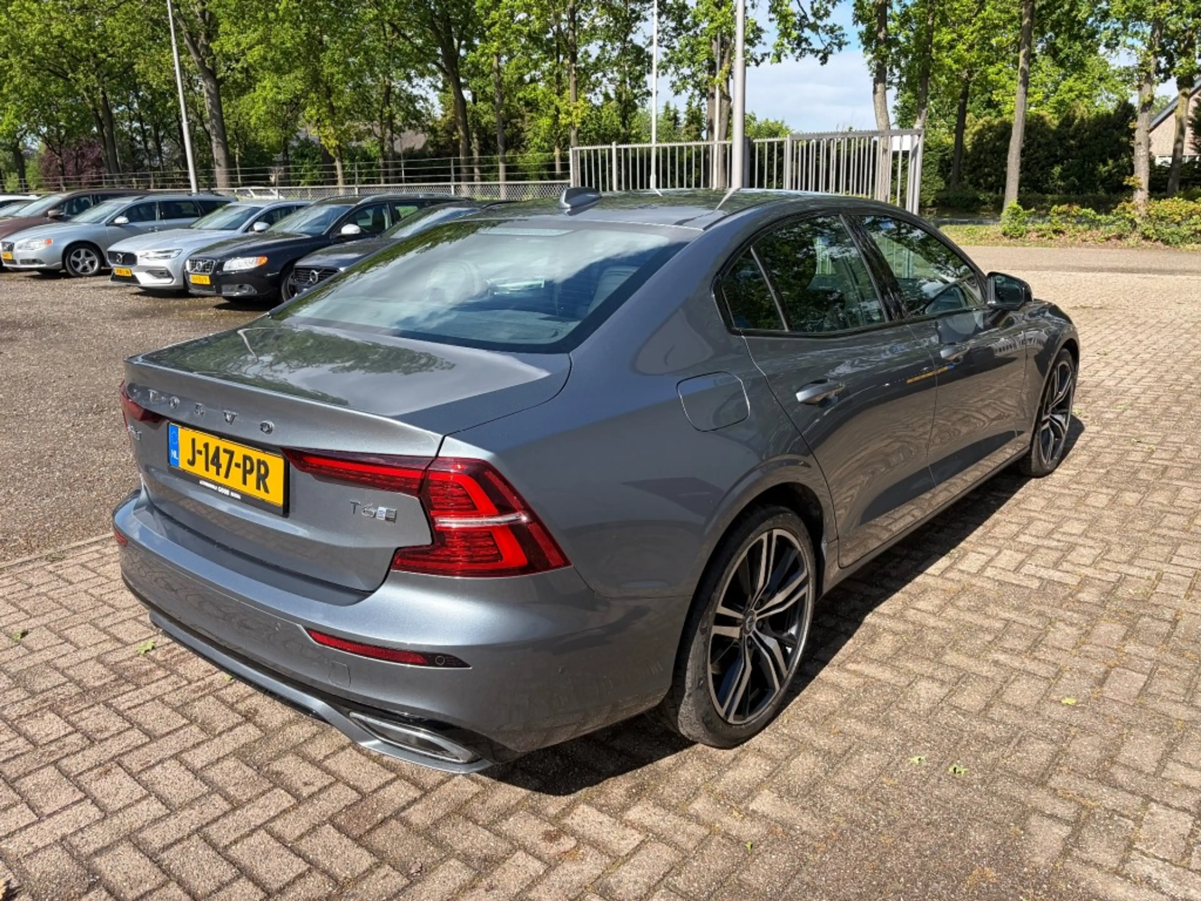 Volvo S60 T6 AWD R-Design Plug In Pilot Assist Adaptive Crui — photo 4