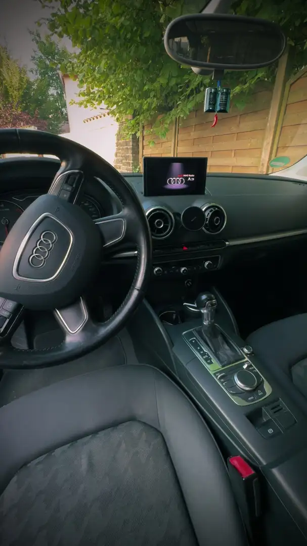 Audi A3 attraction Schwarz - 2