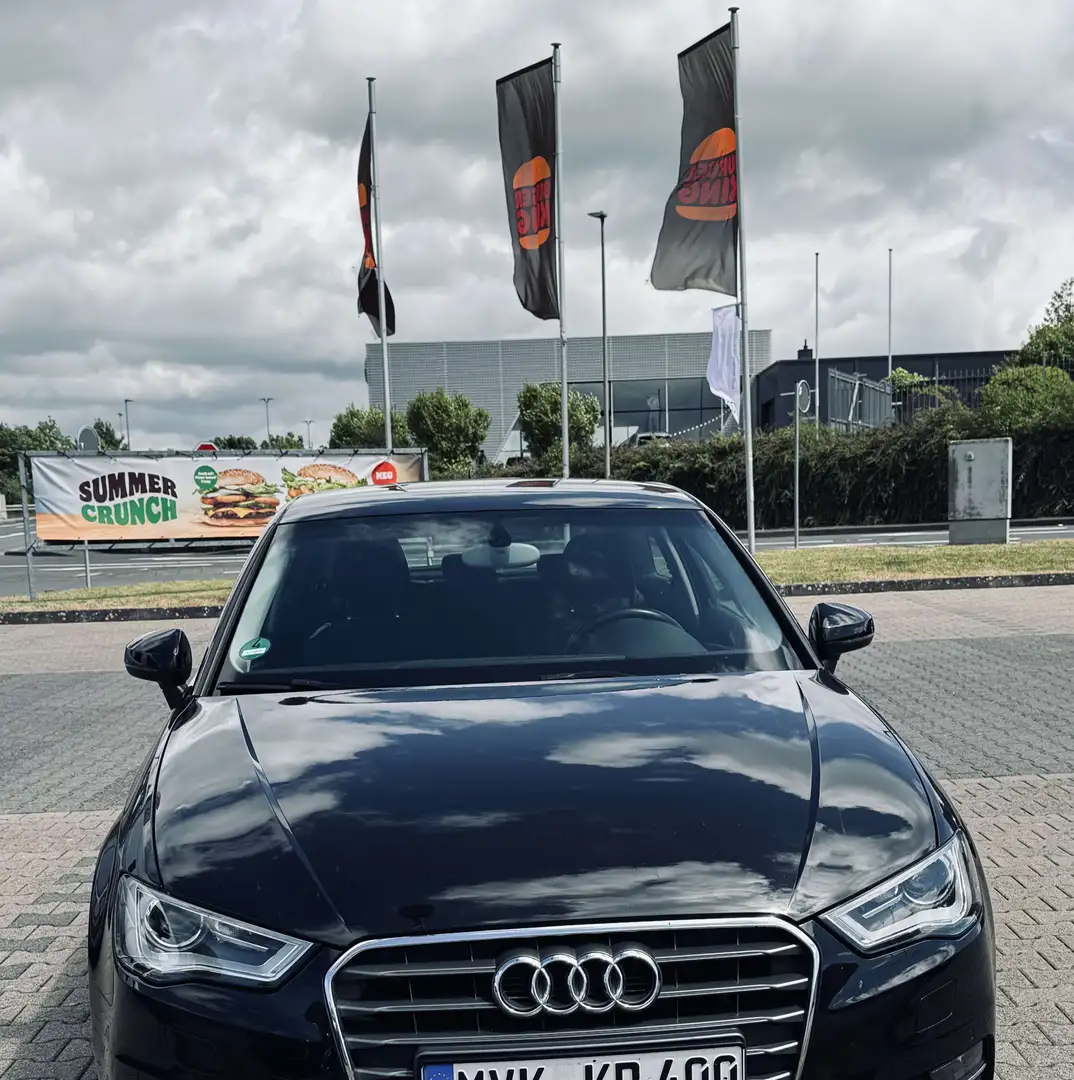 Audi A3 attraction Schwarz - 1