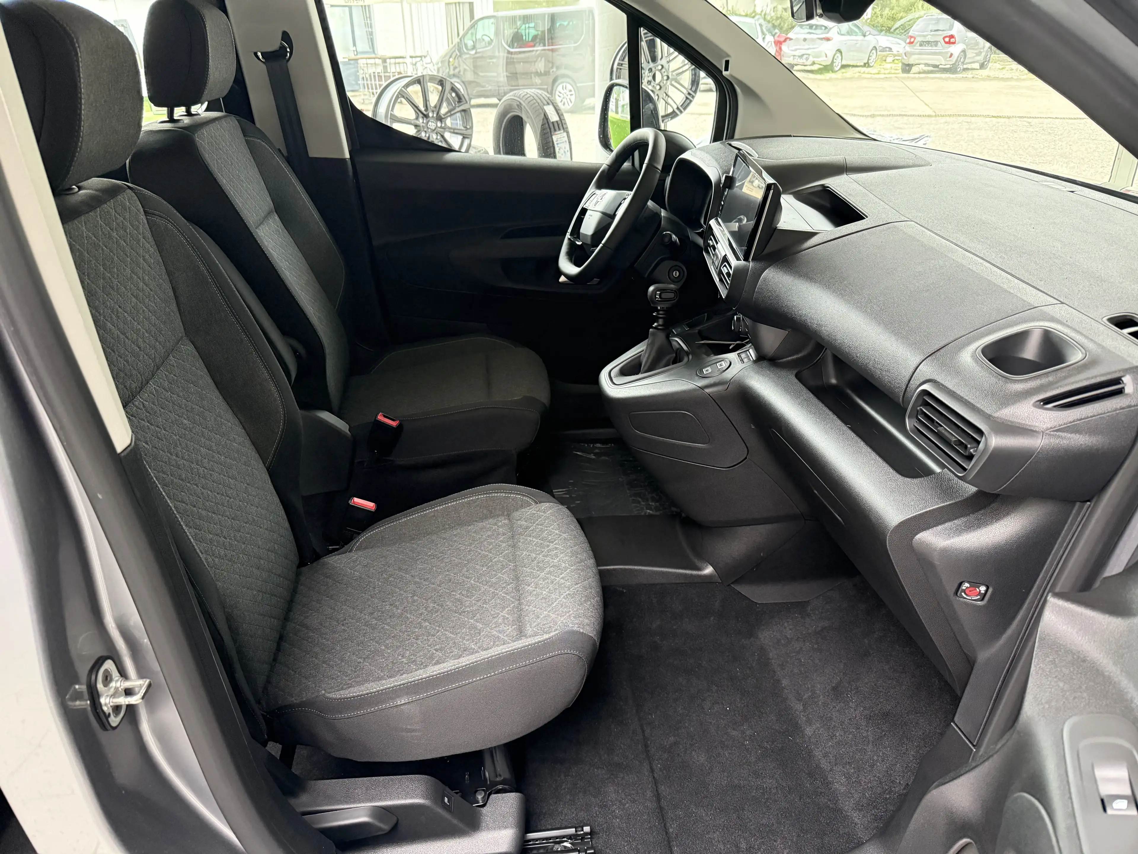 Opel Combo Life 1.2 Edition L — photo 12